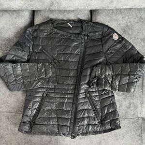MONCLER Womens Puffer Jacket with asymmetrical Zip, Size 4